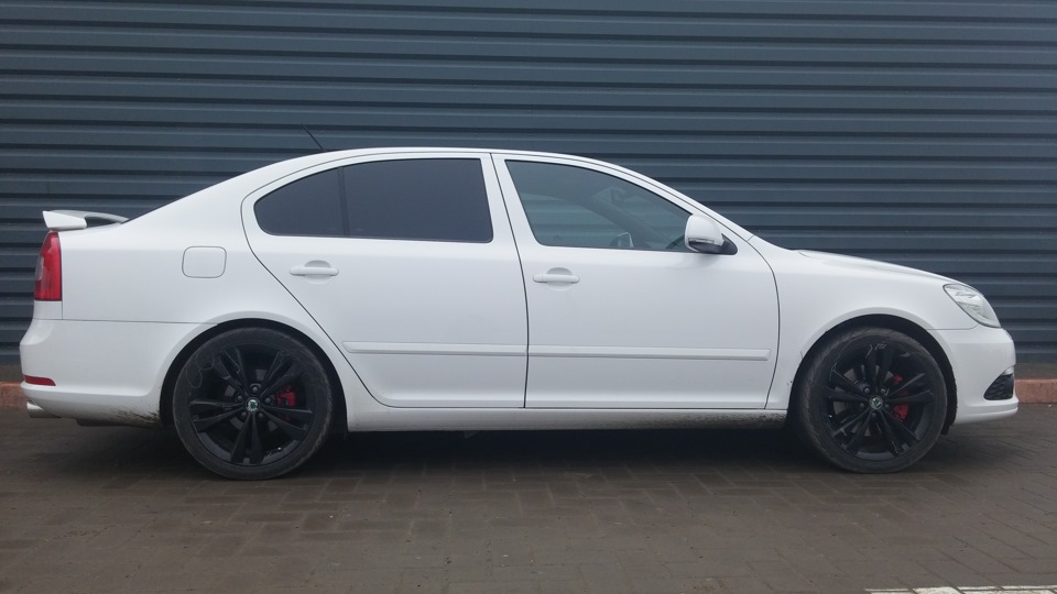 8 до H&R-HR-29261-1-HR-29261-2-HR-SKODA-OCTAVIA-RS.jpg