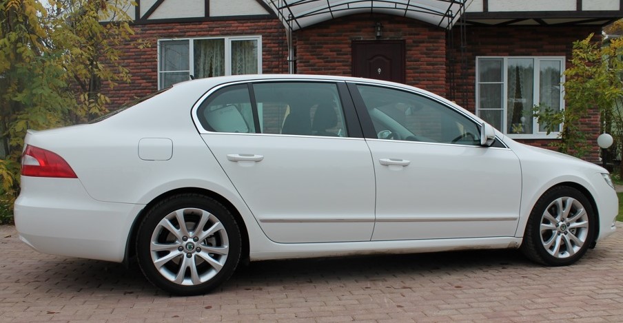 15 H&R-HR-29162-1-HR-29162-2-SKODA-SUPERB.jpg