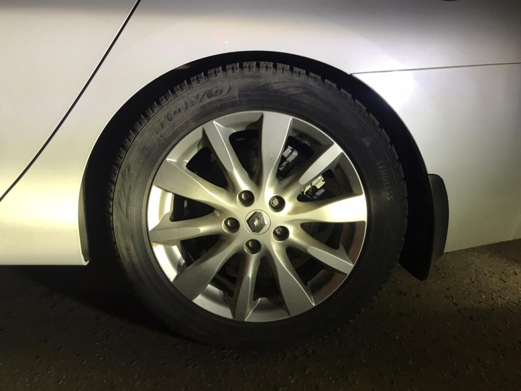 3 H&R 28861-1 RENAULT LATITUDE.jpg