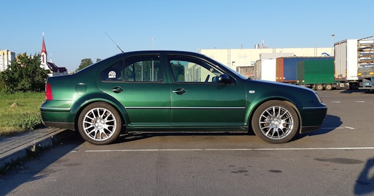 4-H&R-CUP-KIT-40526-1-HR-VW-BORA.jpg