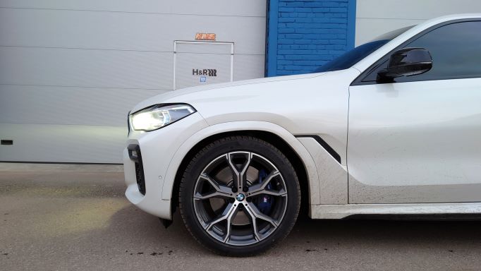 5-H&R-28634-2-pruzhiny-s-zanizheniem-H-R-28634-1-BMW-X5-G05-BMW-X6-G06.JPG