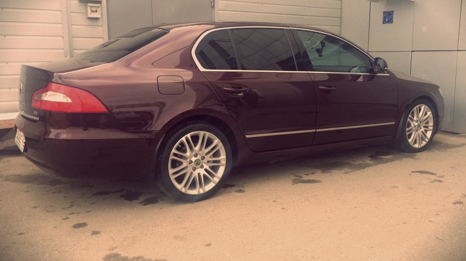 10 H&R-HR-29162-1-HR-29162-2-SKODA-SUPERB.jpg