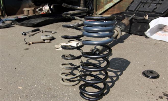 2-пружины-с-занижением-H&R-29146-1-HR-29146-3-H-R-BMW-5-E60-4WD.jpg