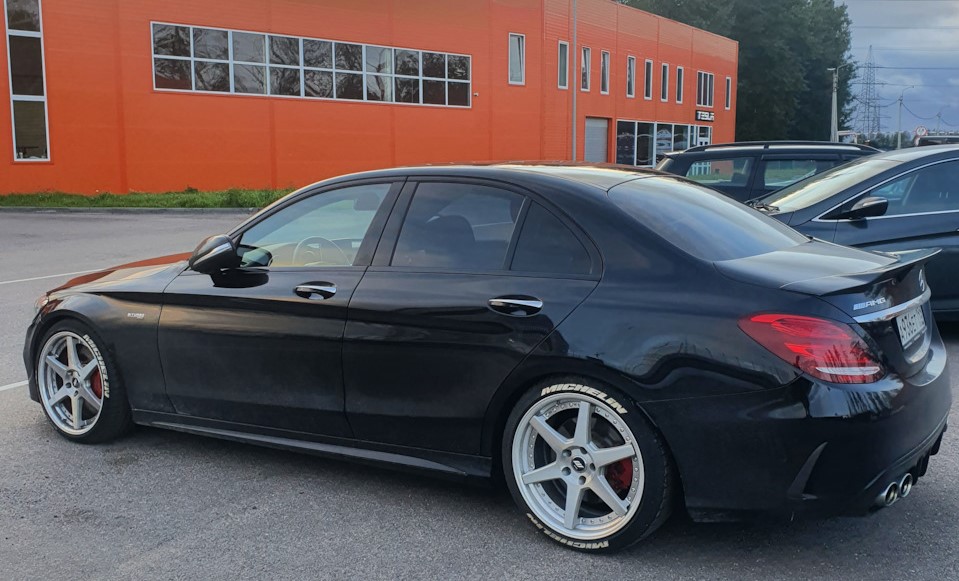 3-HR-28811-1-пружины-с-занижением-MERCEDES-BENZ-W205-C43AMG-H&R-28811-2.jpg