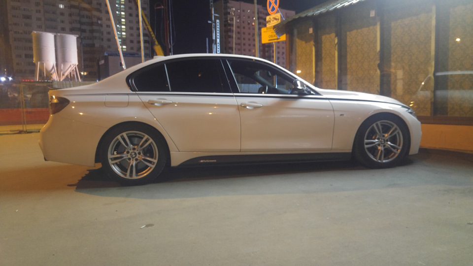 3 H&R HR 28832-1 BMW 3 F30.jpg